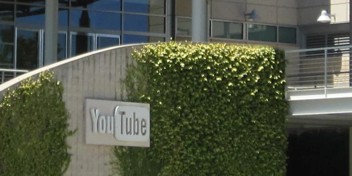 youtube_ai_answers_above_standard_search_results