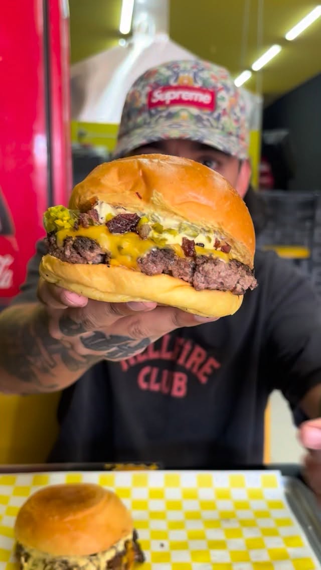 Instagram post shared by @dipdeepburgercr